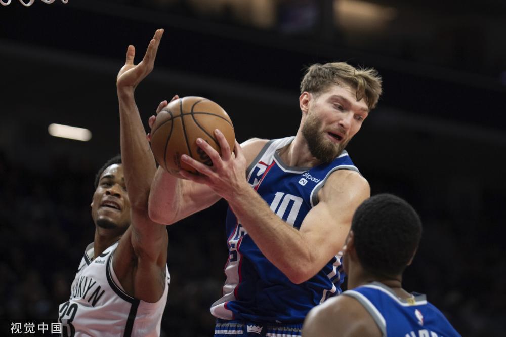 他不仅在场 他不仅在场